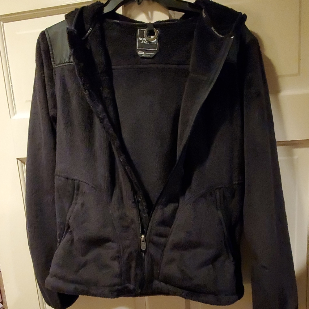 Ladies NWOT AUTHENTIC North Face medium.